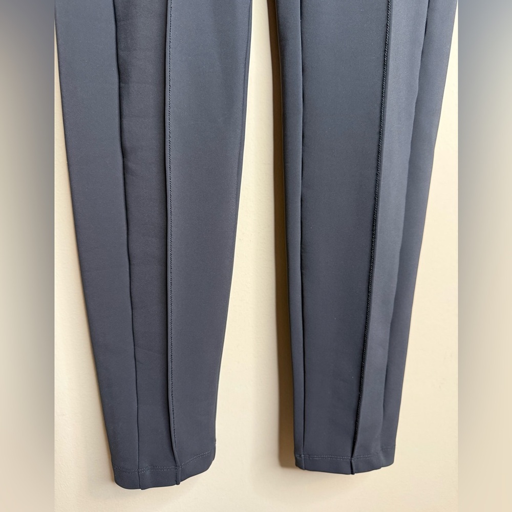 Athleta black tapered leg pant size 4 - Picture 3 of 7
